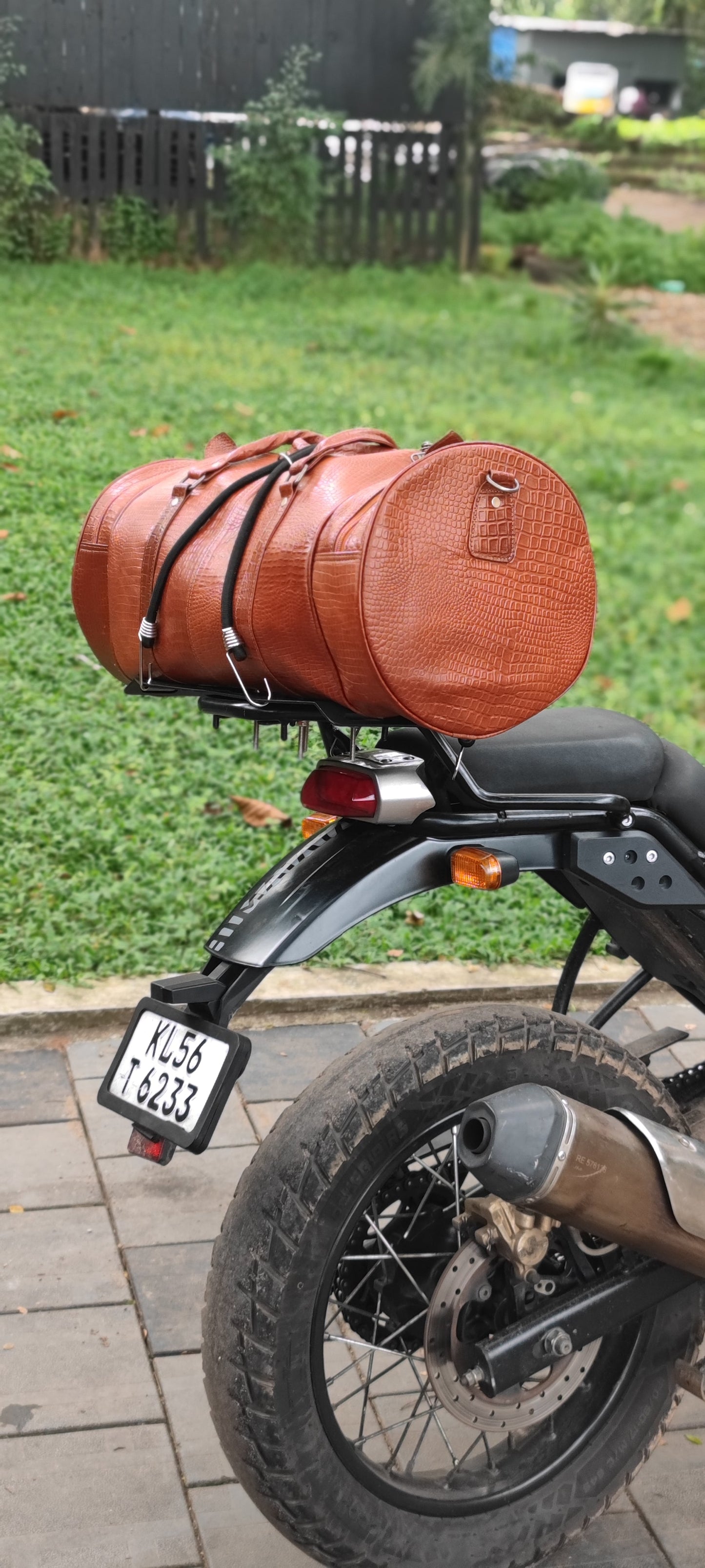 66Bhp duffle leather bag